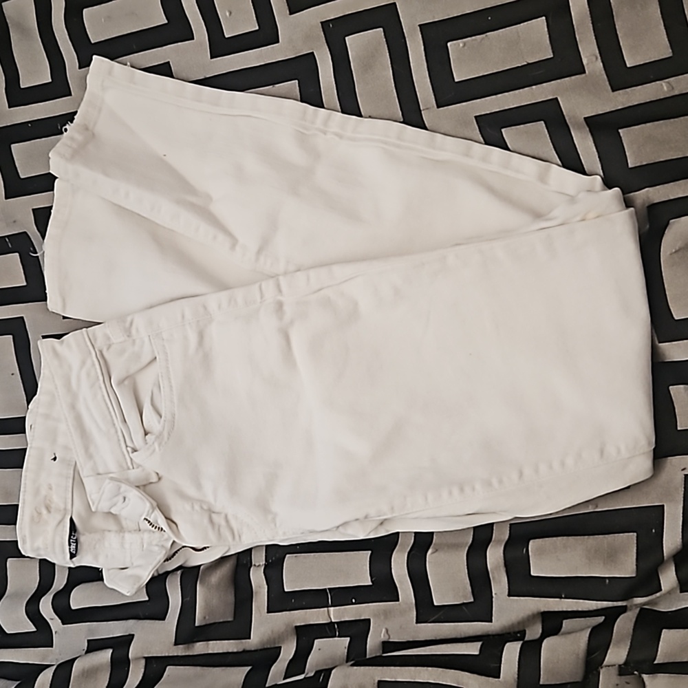 White American Eagle skinny jeans